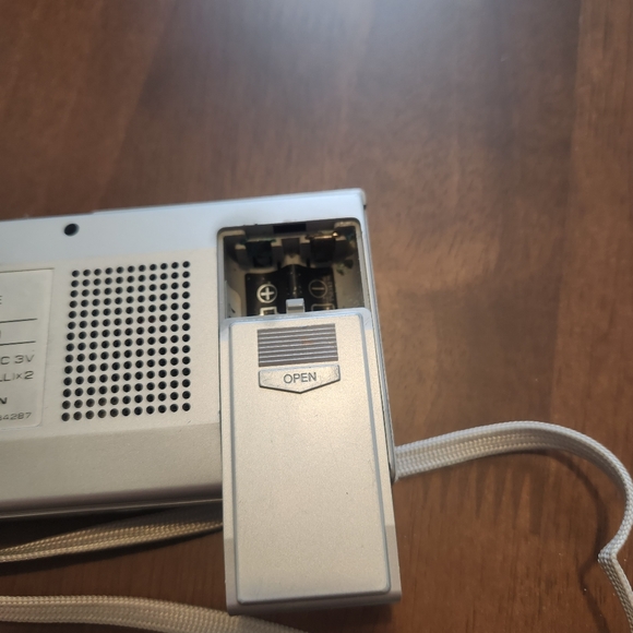 Toshiba Micro Cassette Recorder KT-M20 - FOR PARTS OR REPAIR - Picture 6 of 13